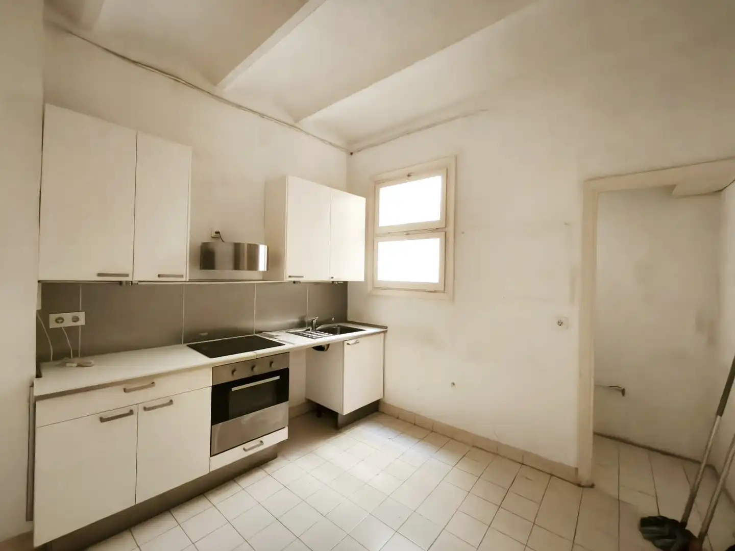 Cocina de Piso de alquiler en Barcelona con Aire acondicionado, Horno y Balcón