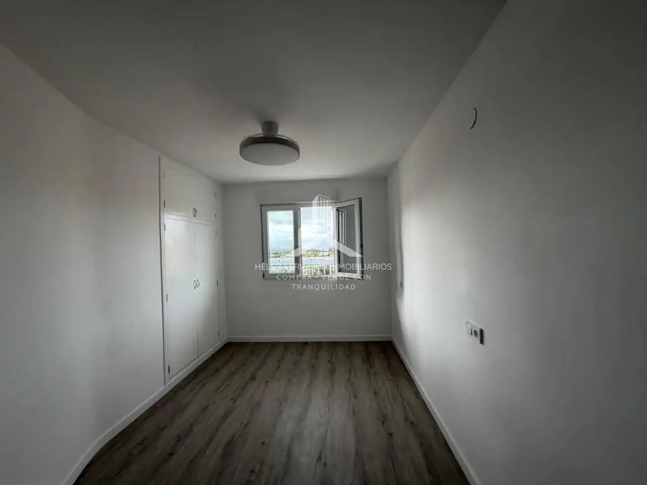 Wohnung zur Miete in Avenida Valencia, Ensanche - Río Júcar
