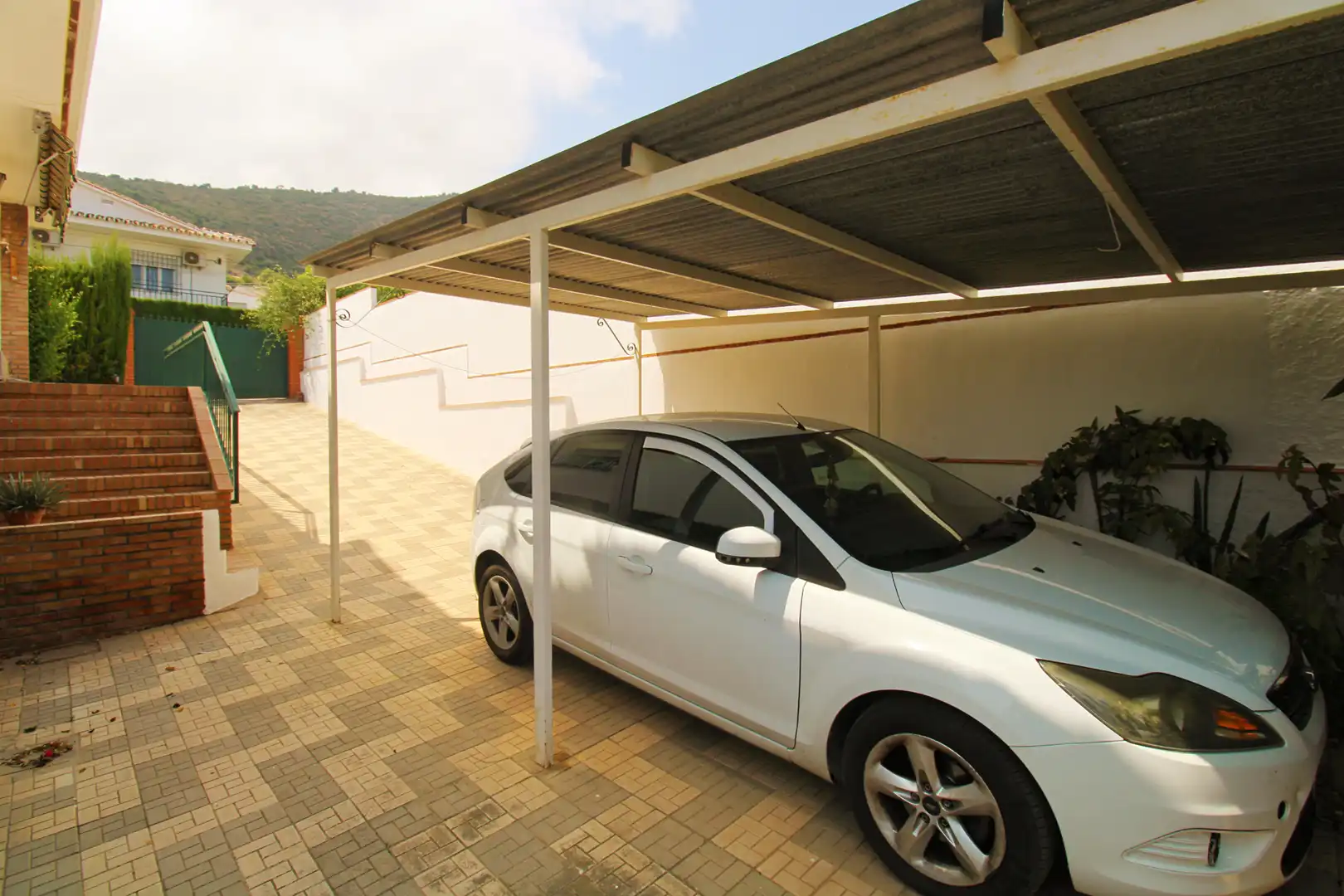 Parking de Casa o chalet en venta en Alhaurín de la Torre con Aire acondicionado, Calefacción y Jardín privado