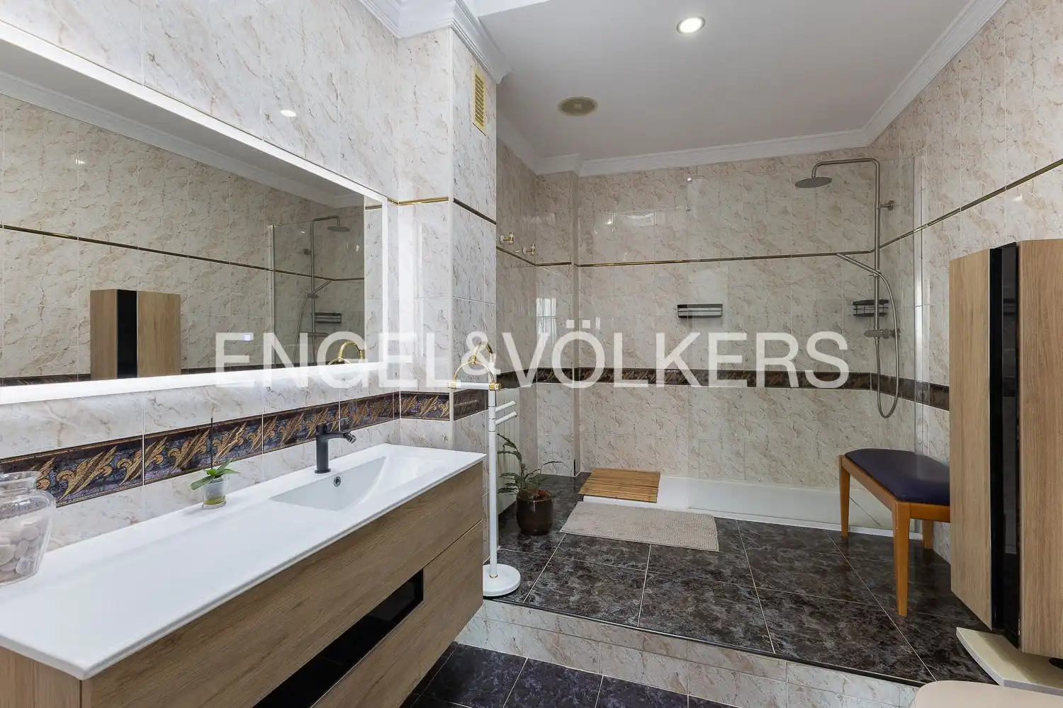 Bathroom of Detached homes for sale in Albal, Valencia