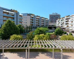 Vista exterior de Pis en venda en Figueres amb Aire condicionat, Calefacció i Jardí privat