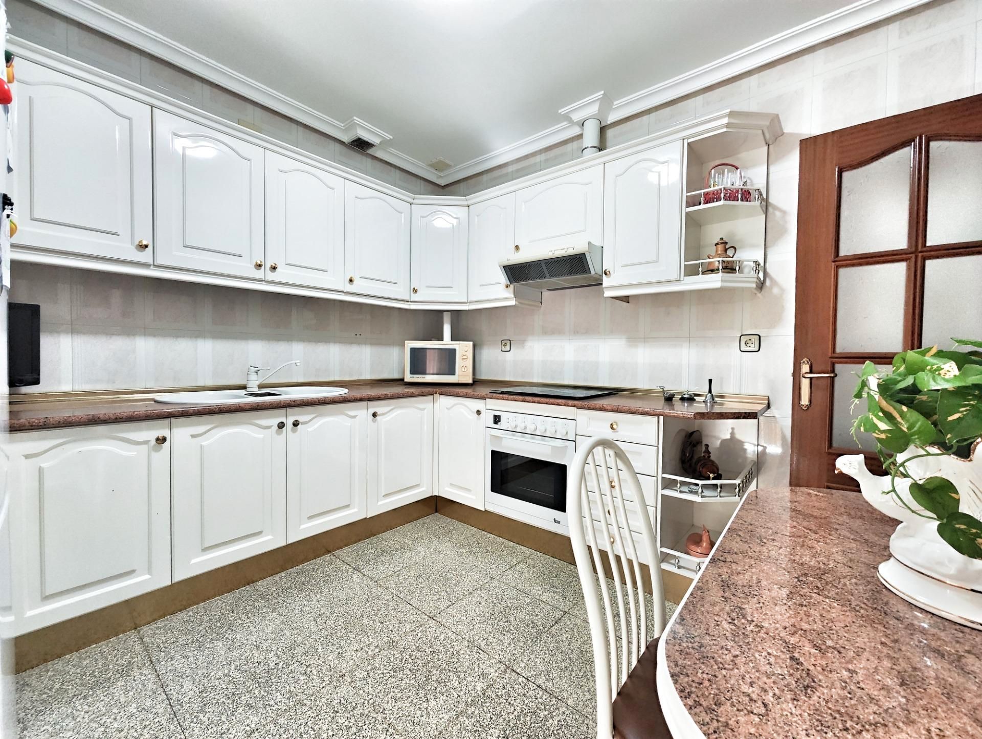 Kitchen of House or chalet for sale in Argamasilla de Calatrava  with Air Conditioner, Heating and Terrace