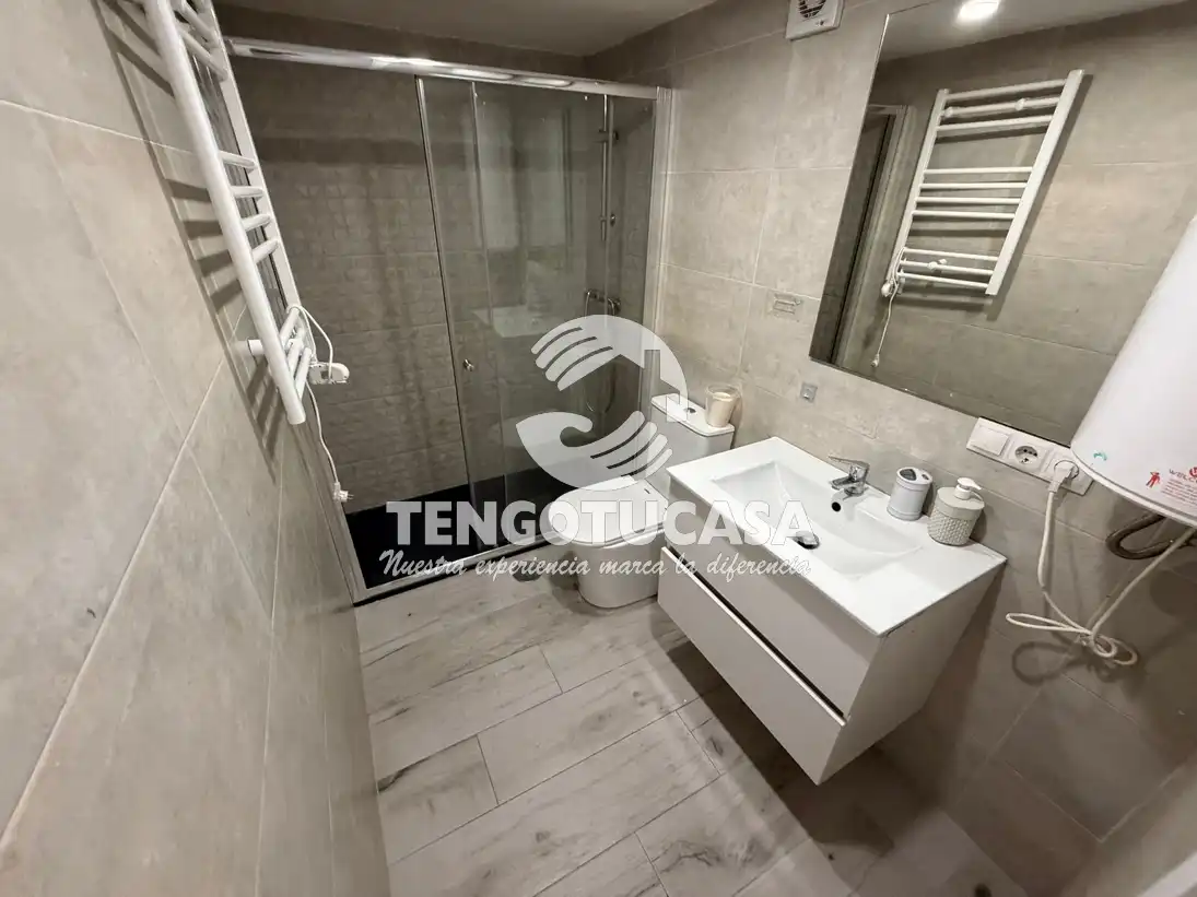 Baño de Piso de alquiler en Madrid con Calefacción, Horno y Lavadora
