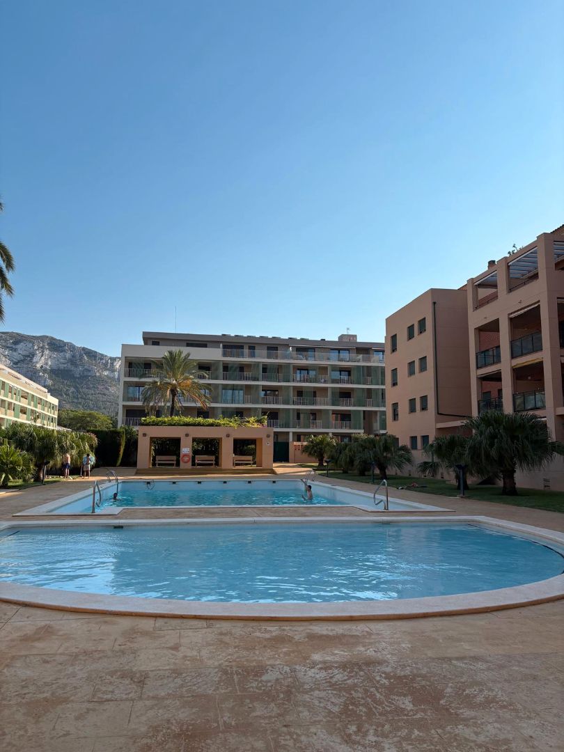 Piscina de Pis de lloguer en Dénia amb Aire condicionat, Moblat i Forn