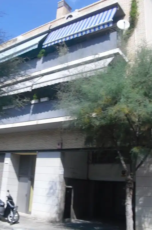 Parcheggio con ascensore in vendita a Enric Morera
