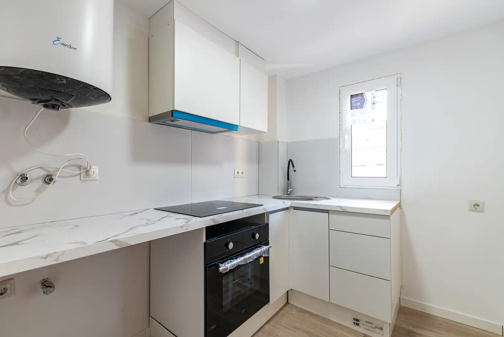 Kitchen of Flat for sale in Badalona  with Air Conditioner, Heating and Parquet flooring