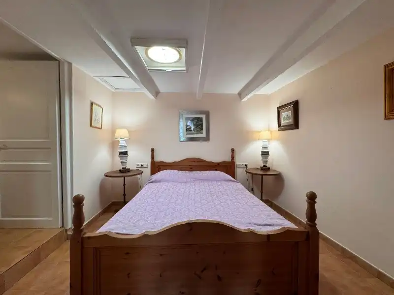 Habitación de Finca rústica en venta en Ullastret con Aire acondicionado, Calefacción y Jardín privado