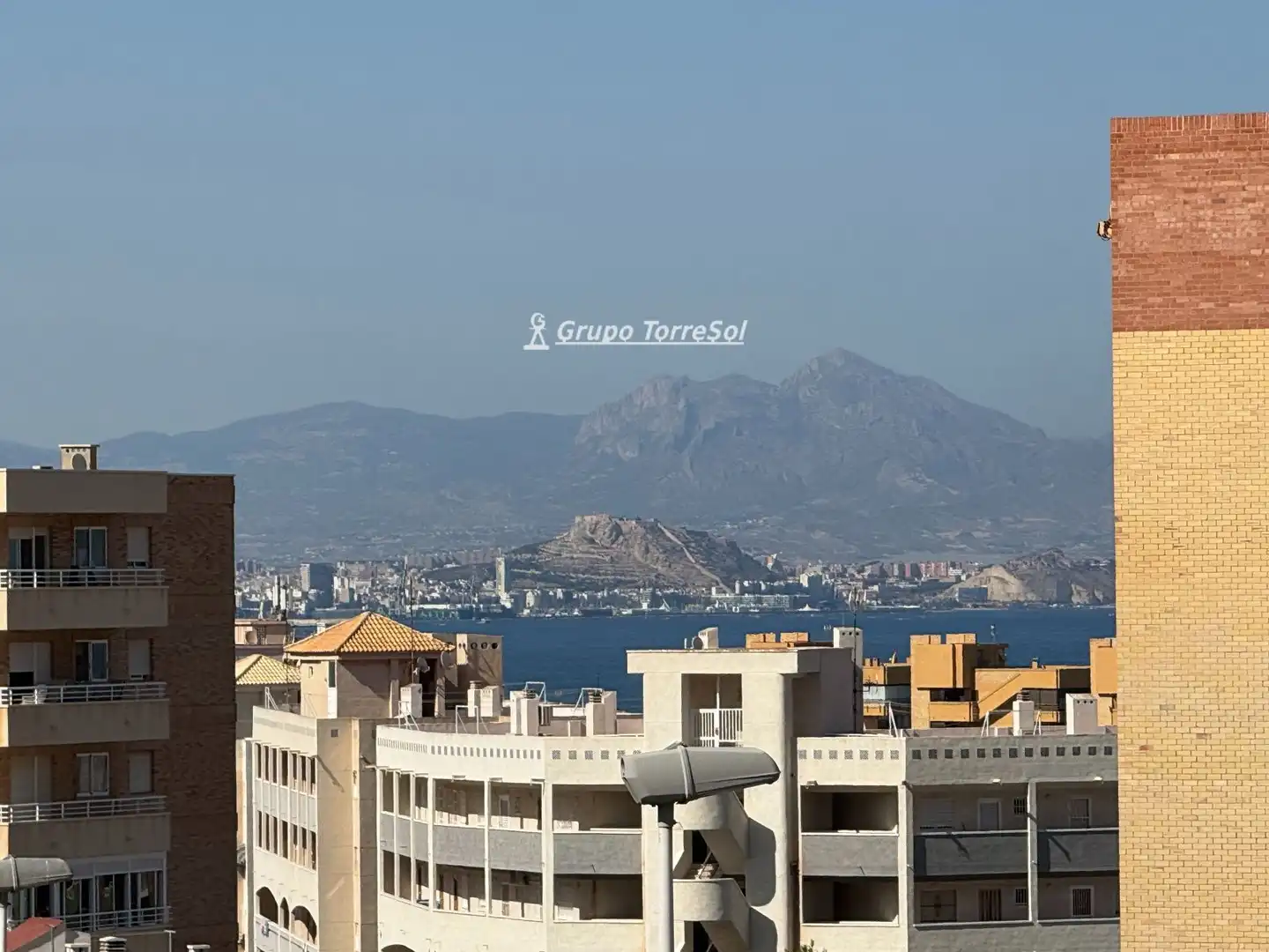Vista exterior de Casa adosada en venta en Elche / Elx con Aire acondicionado, Calefacción y Terraza