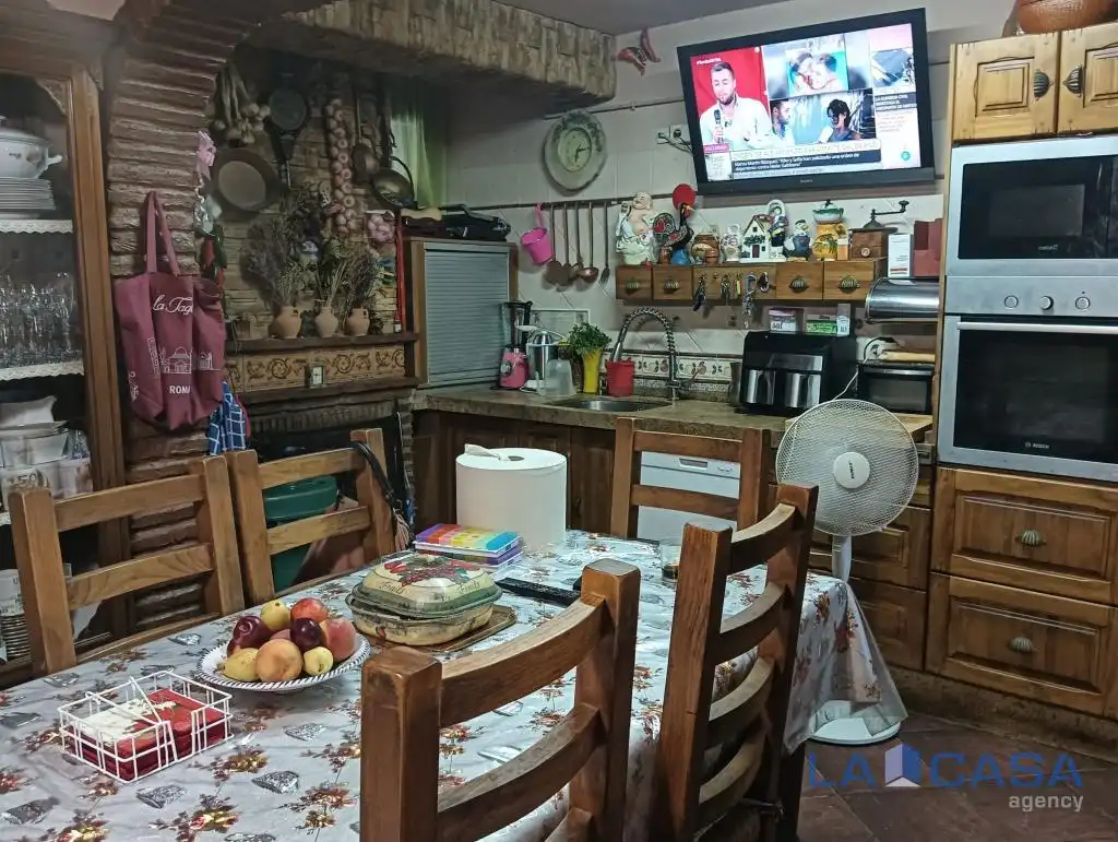 Cuina de Casa adosada en venda en Algeciras amb Terrassa i Balcó