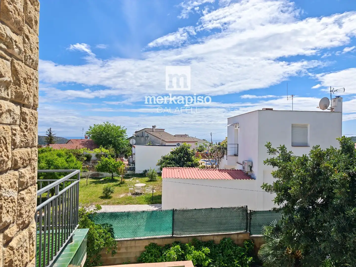 Vista exterior de Casa o xalet en venda en Bellvei amb Calefacció, Jardí privat i Terrassa