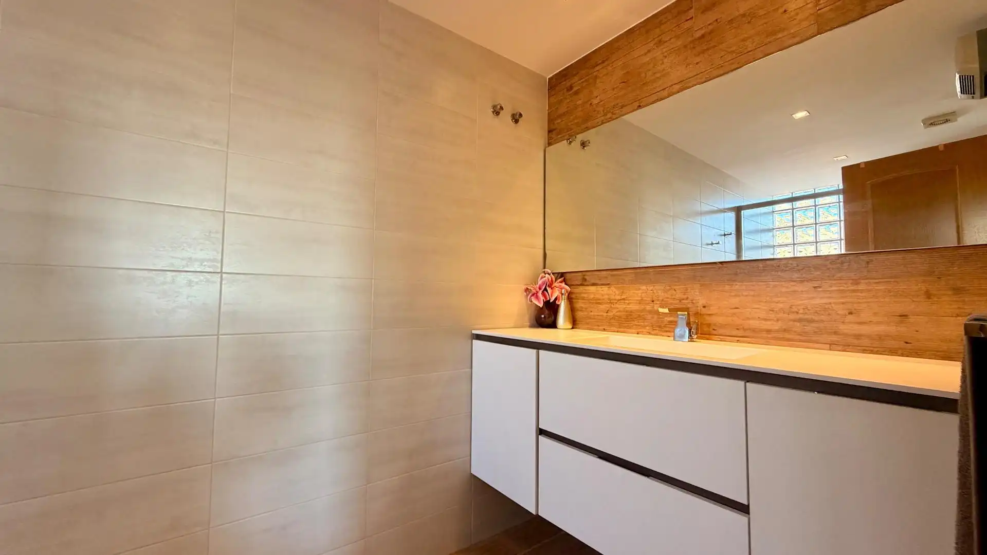 Bathroom of Houses for sale in Elche / Elx  with Air Conditioner, Heating and Terrace