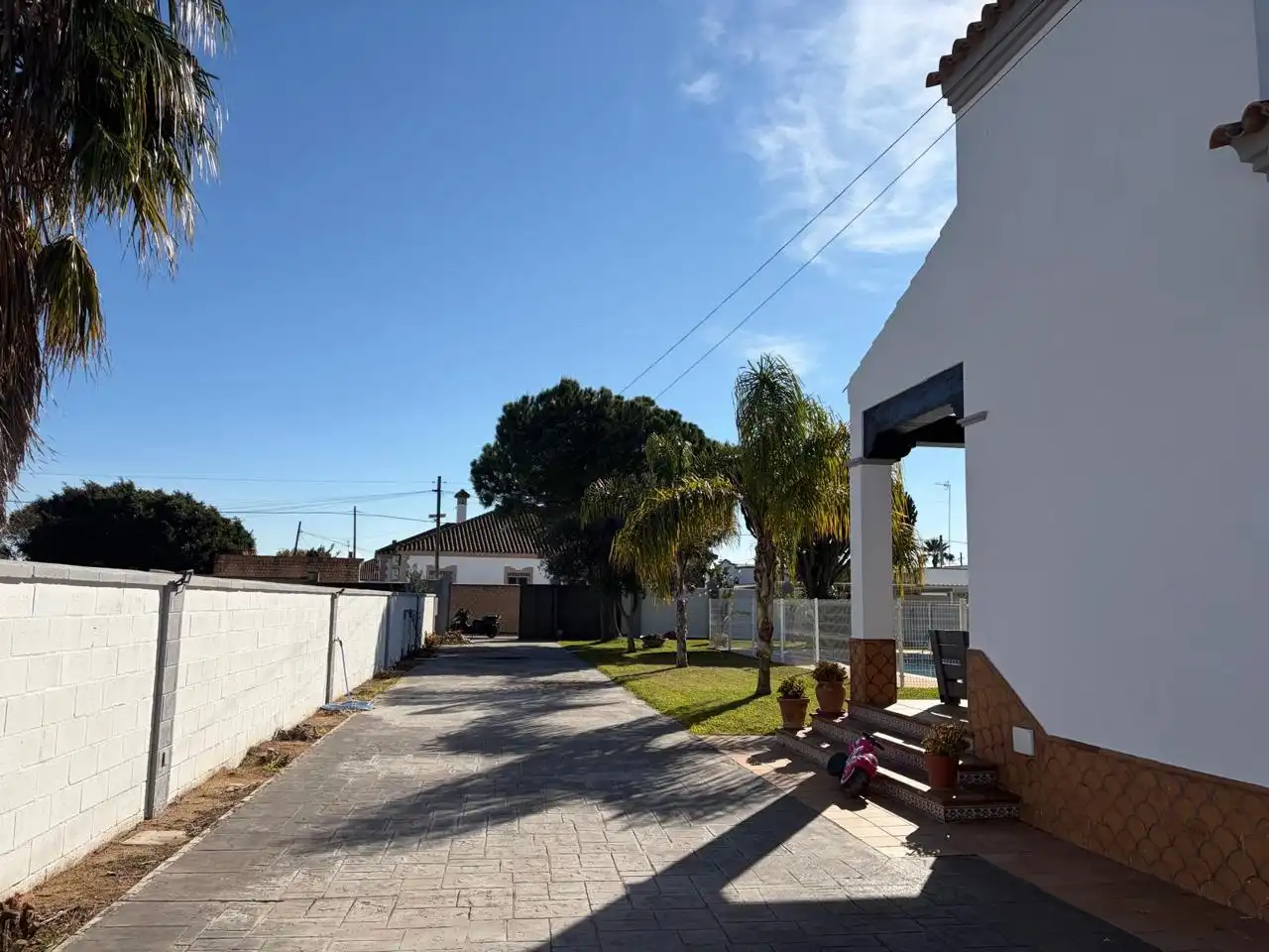 Vista exterior de Casa o chalet en venta en Chipiona con Aire acondicionado, Jardín privado y Piscina