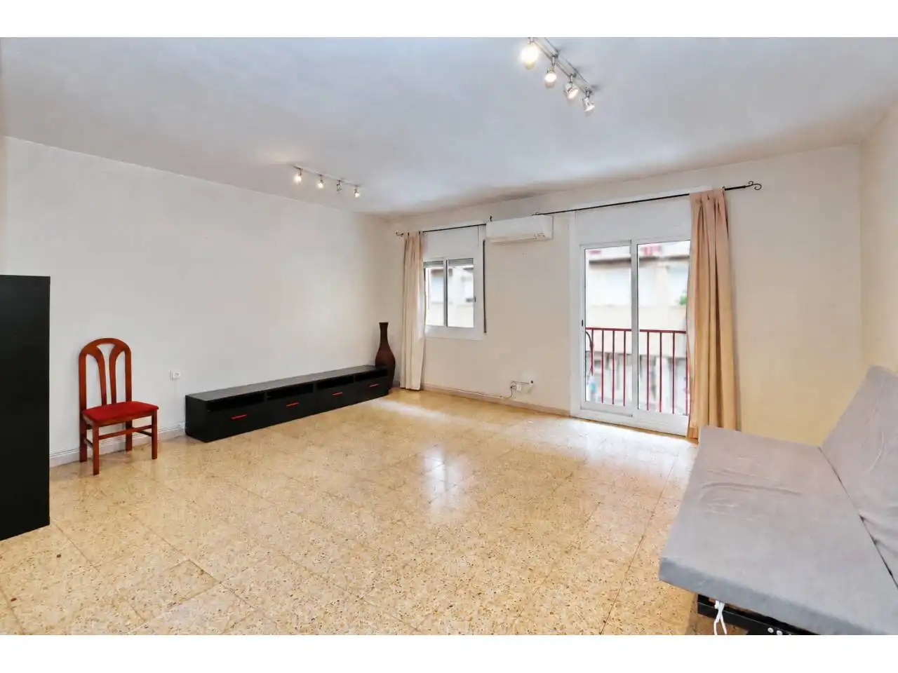 Piso con ascensor en venta en Nou Barris, imagen 2