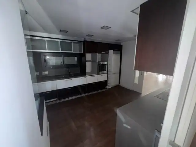 Cuina de Casa o xalet en venda en Pineda de Mar amb Calefacció, Jardí privat i Parquet