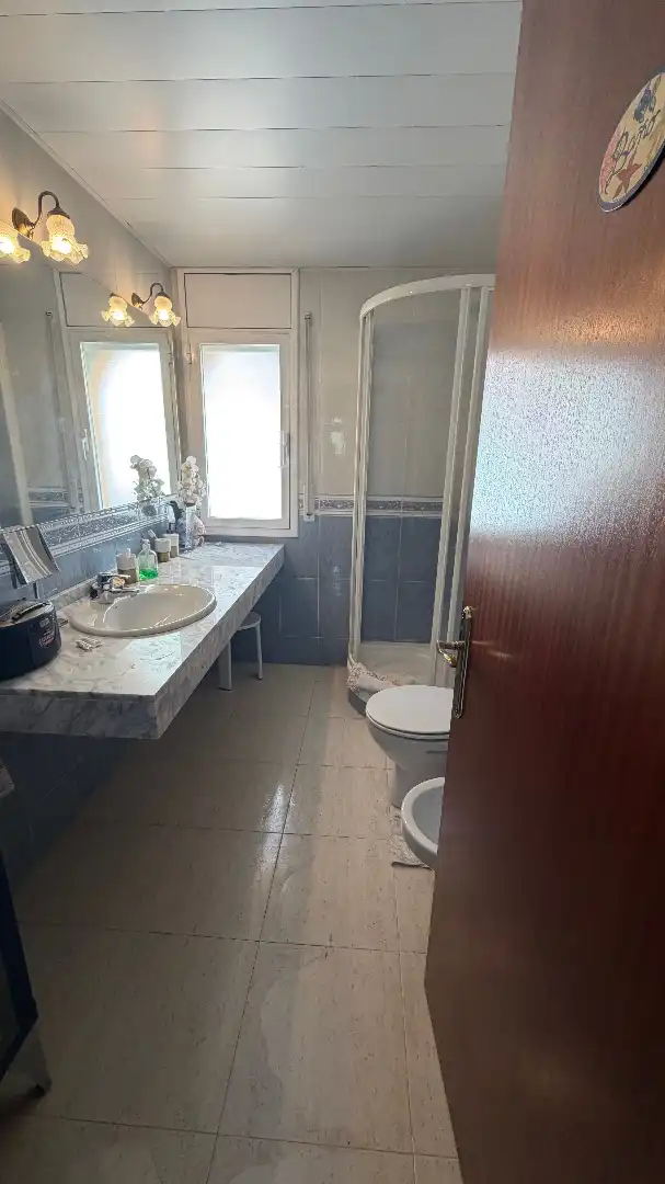 Baño de Casa adosada en venta en El Vendrell con Calefacción, Jardín privado y Terraza