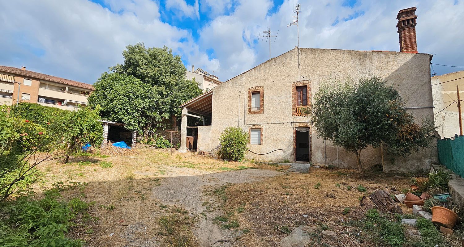 Vista exterior de Finca rústica en venda en Breda amb Calefacció, Jardí privat i Terrassa