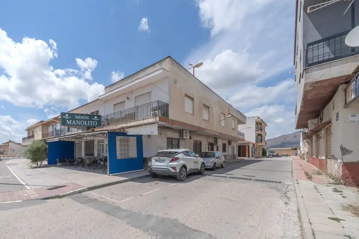 Vista exterior de Edifici en venda en Orihuela