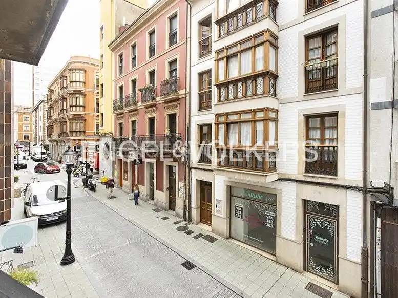 Vista exterior de Piso en venta en Gijón  con Calefacción, Parquet y Amueblado