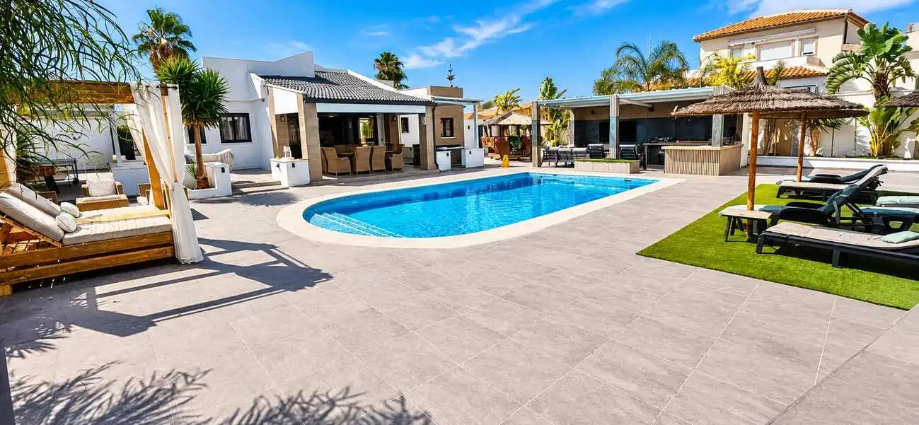 Casa con piscina en venta en Centro, imagen 2