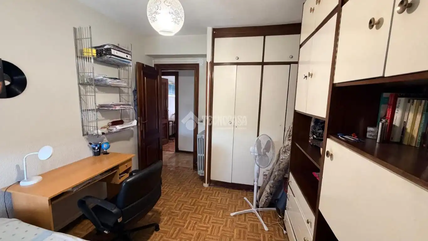 Dormitori de Pis en venda en Madrid amb Calefacció, Parquet i Terrassa