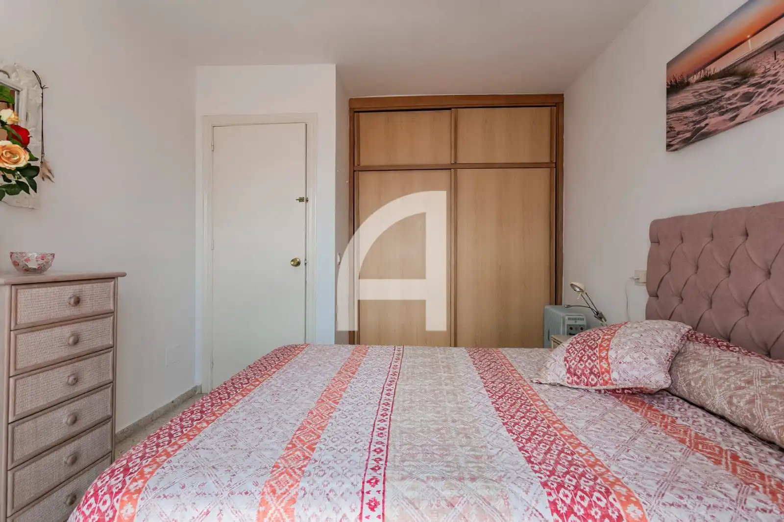 Schlafzimmer von Einfamilien-Reihenhaus zum Verkauf in Estepona mit Heizung, Terrasse und Schwimmbad