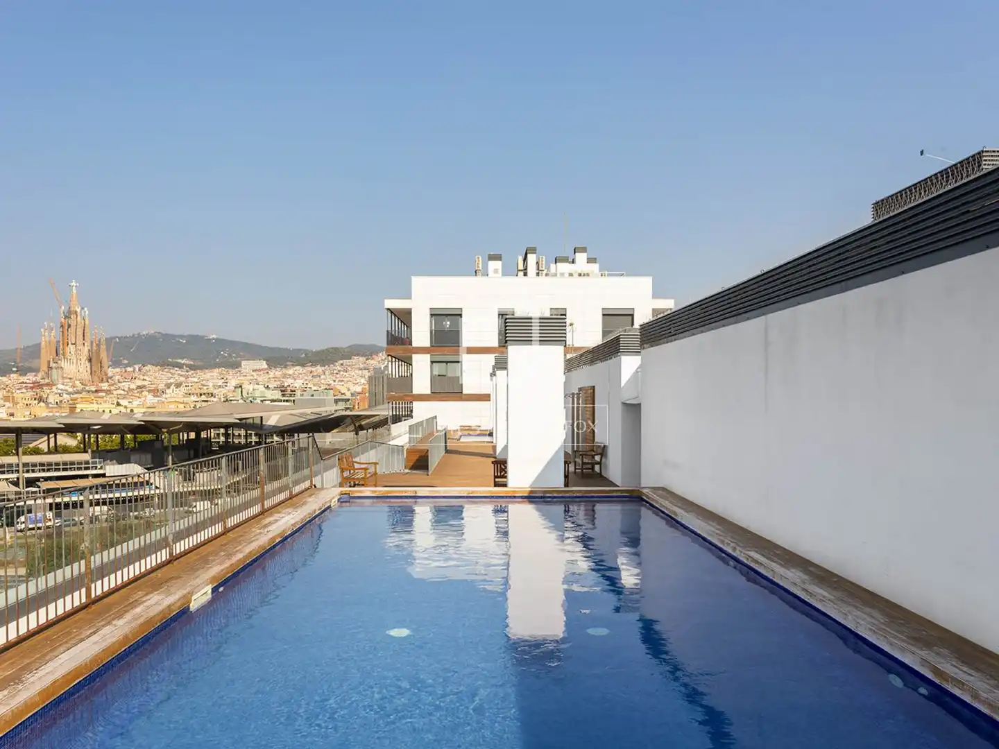 Swimming pool of Flat for rent in Barcelona  with Air Conditioner, Heating and Parquet flooring