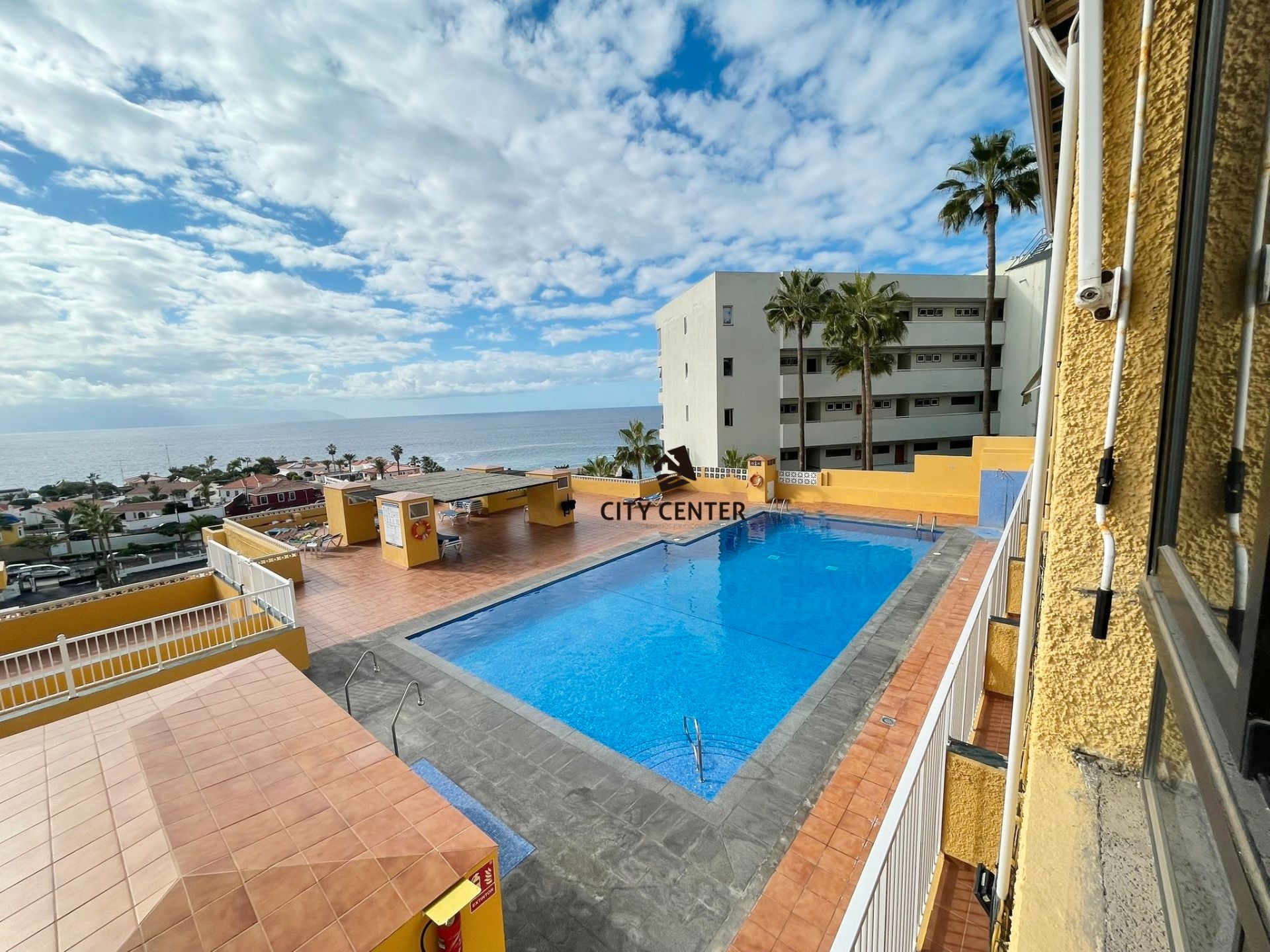 Vista exterior de Apartament en venda en Santiago del Teide amb Jardí privat, Piscina i Moblat