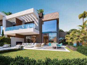 Semi-detached house with pool for sale in Río Real - Los Monteros