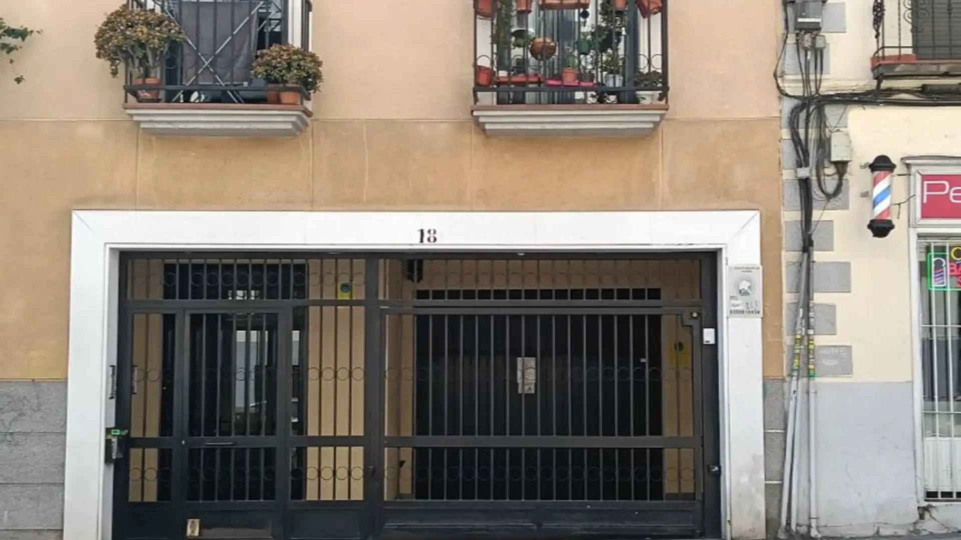 Vista exterior de Garaje de alquiler en  Madrid Capital