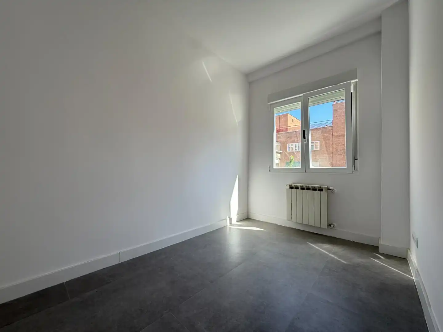 Schlafzimmer von Wohnung zur Miete in Madrid mit Klimaanlage, Heizung und Parkett
