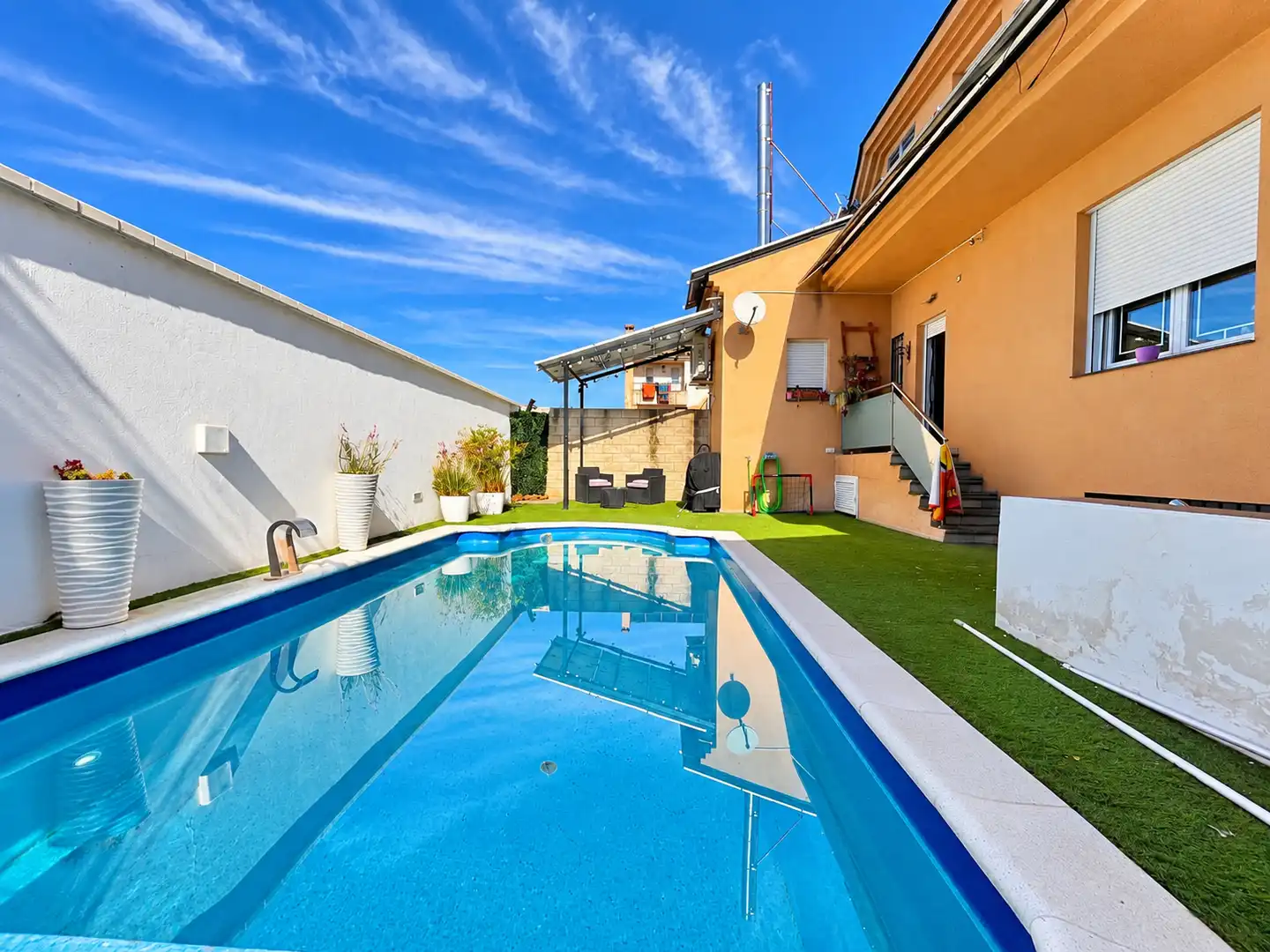 Swimming pool of Detached homes for sale in Dúrcal, Granada