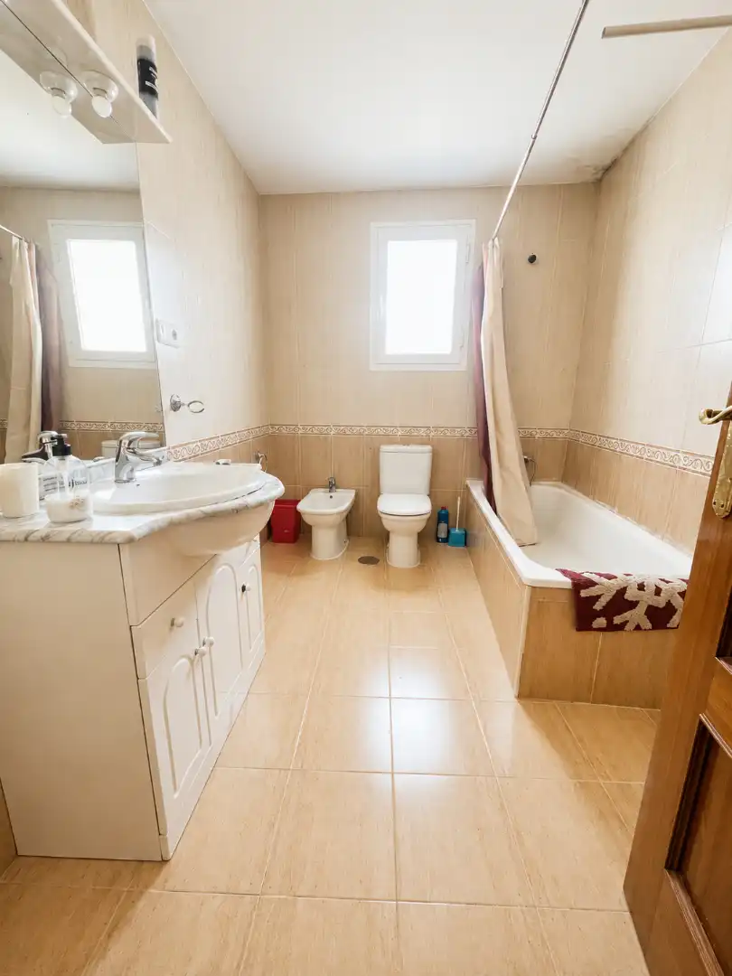 Badezimmer von Wohnung zum Verkauf in Tomelloso mit Klimaanlage, Heizung und Möbliert