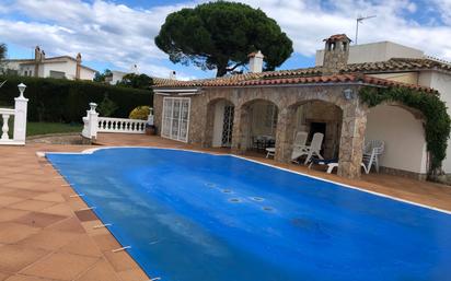 Piscina de Casa o xalet en venda en Empuriabrava amb Aire condicionat, Jardí privat i Terrassa