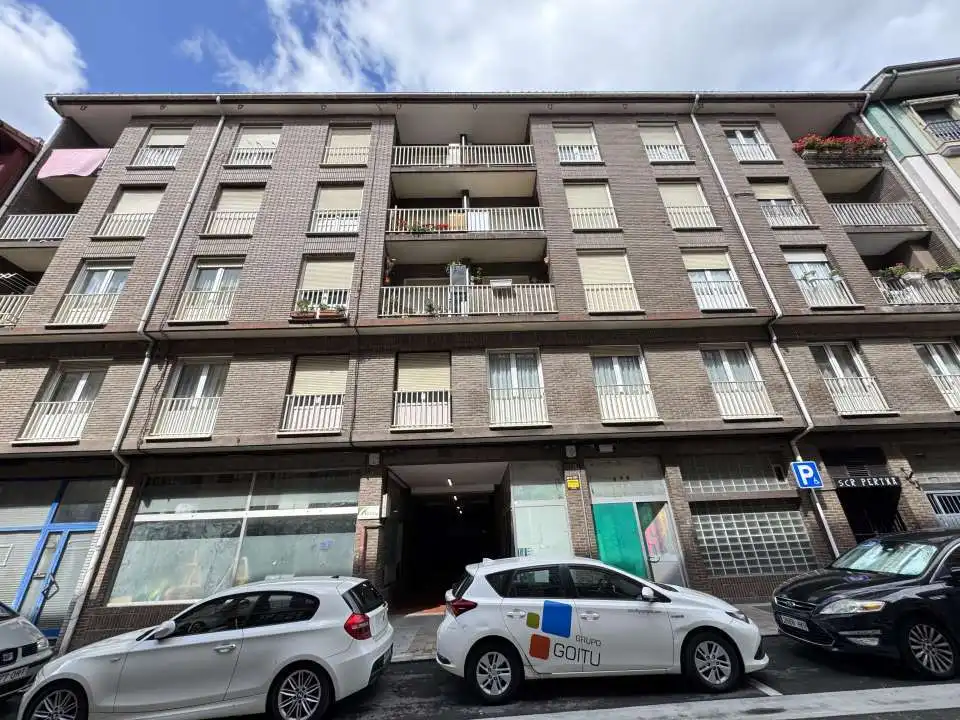 Vista exterior de Piso en venta en Bergara con Terraza y Amueblado