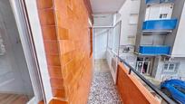 Cuina de Apartament de lloguer en  Madrid Capital amb Terrassa, Forn i Es permeten mascotes