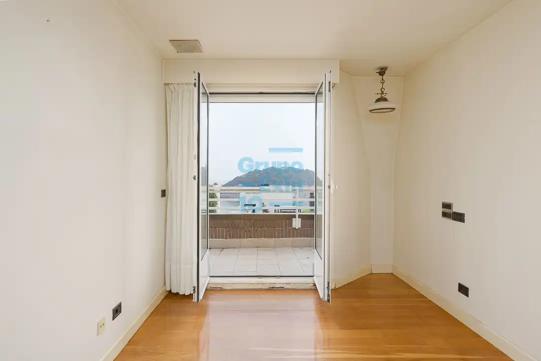 Terrassa de Àtic en venda en Donostia - San Sebastián  amb Calefacció, Terrassa i Piscina