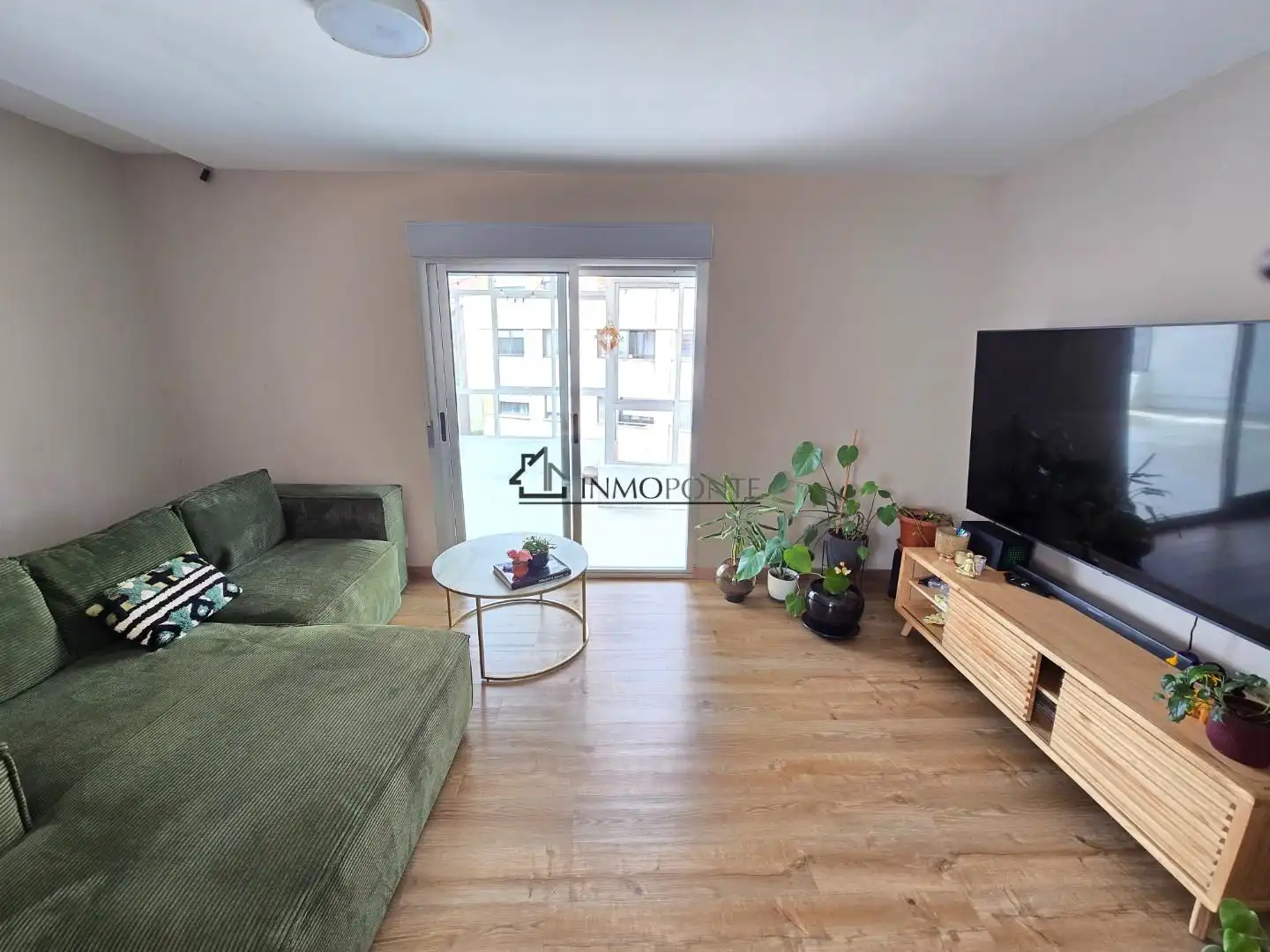 Living room of Flat for rent in Pontevedra Capital   with Heating, Terrace and Oven