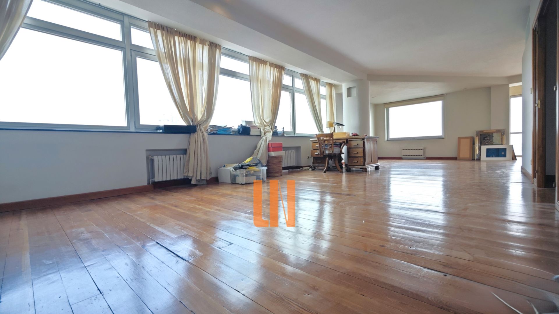 Sala d'estar de Pis en venda en A Coruña Capital  amb Calefacció, Parquet i Forn