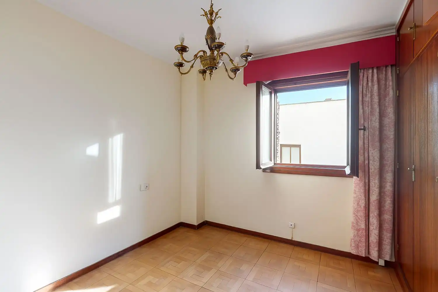 Bedroom of Flat for sale in Sevilla  with Air Conditioner, Heating and Terrace