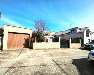 Exterior view of Single-family semi-detached for sale in Cuadros  with Terrace