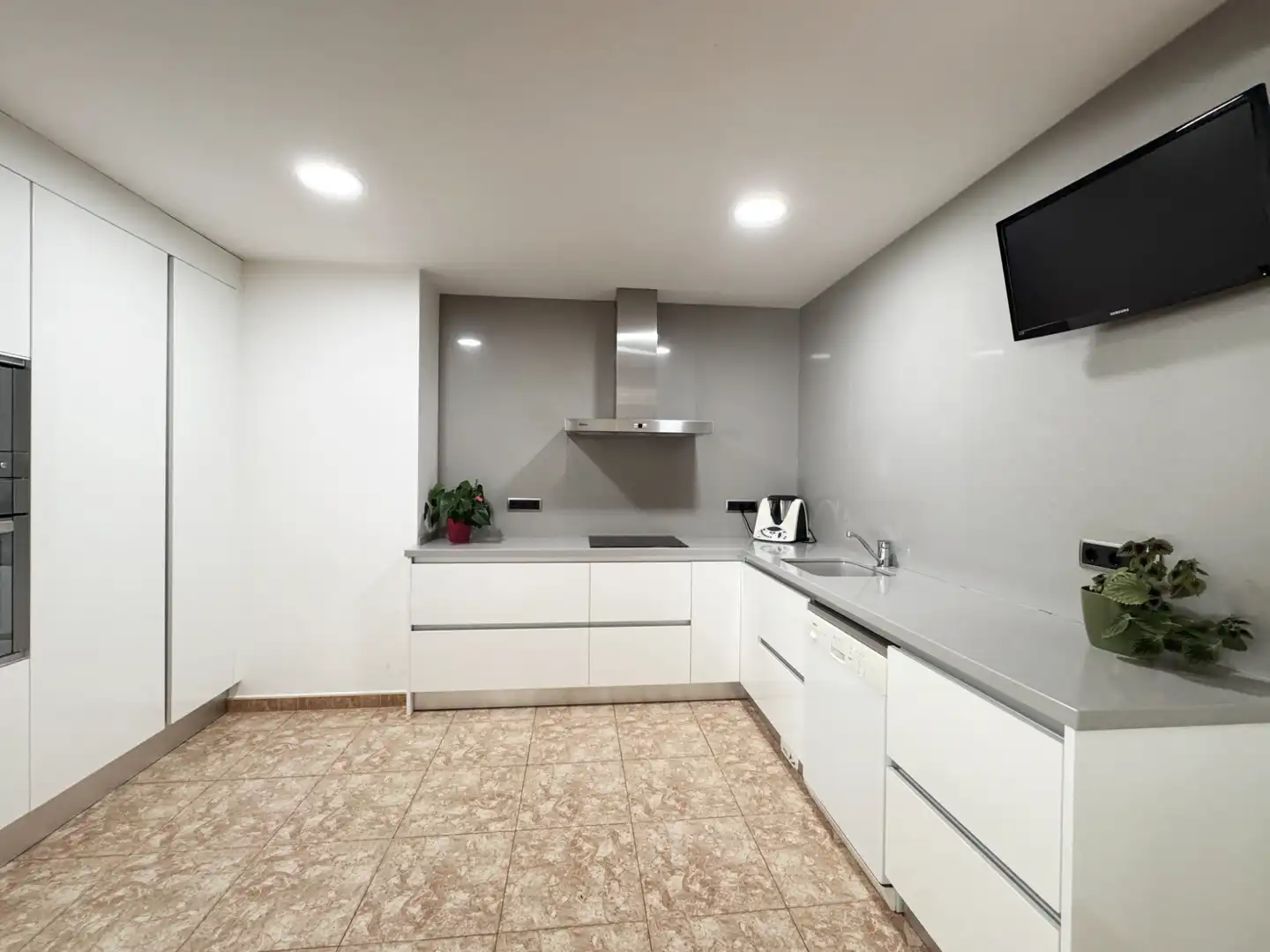 Küche von Einfamilien-Reihenhaus zum Verkauf in L'Escala mit Klimaanlage und Terrasse