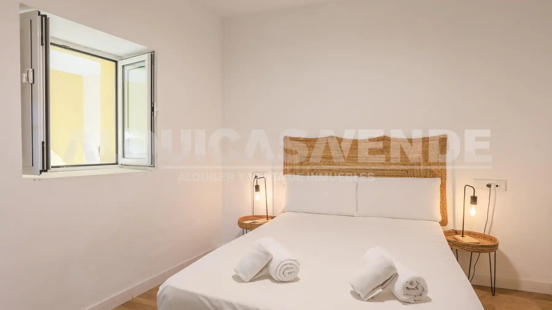 Habitación de Dúplex en venta en Sevilla con Aire acondicionado y Amueblado