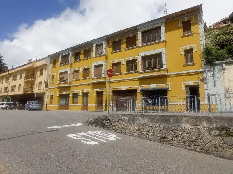 Vista exterior de Edifici en venda en Tineo