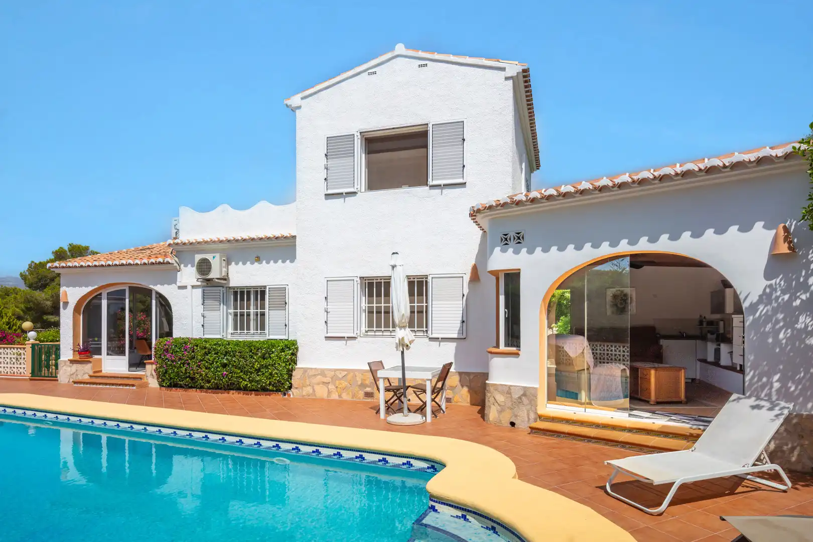 Vista exterior de Casa o xalet en venda en Jávea / Xàbia amb Aire condicionat, Calefacció i Jardí privat
