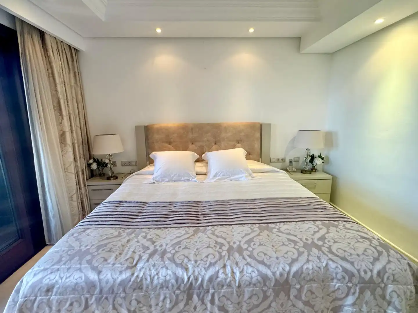 Habitación de Apartamento en venta en Estepona con Aire acondicionado, Terraza y Piscina