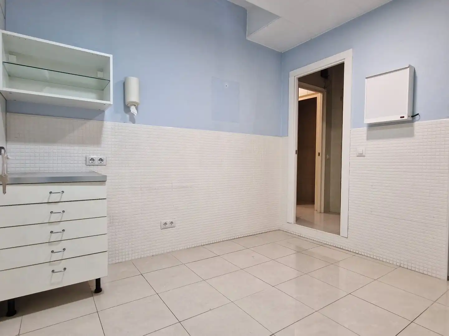 Baño de Local de alquiler en Girona con Aire acondicionado