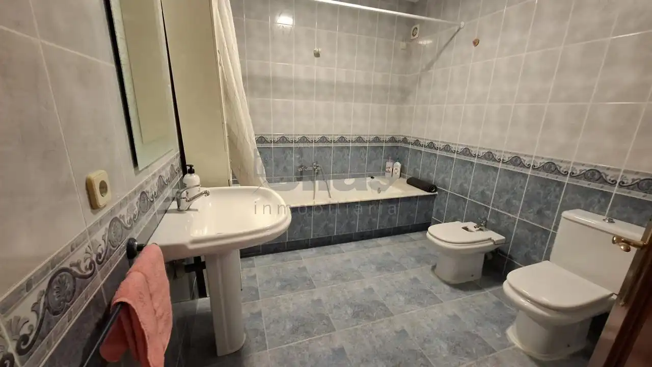 Bathroom of Flat for rent in Vimianzo  with Heating, Storage room and Furnished