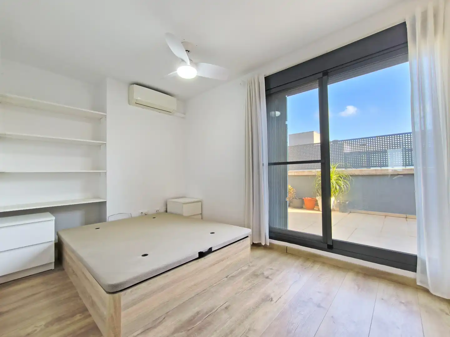 Habitación de Ático en venta en Paiporta con Aire acondicionado, Parquet y Terraza