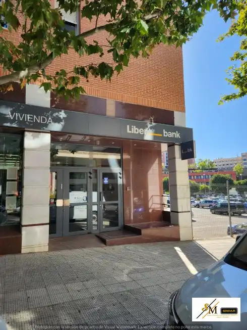 Local comercial en venda a Calle Reino Unido 2