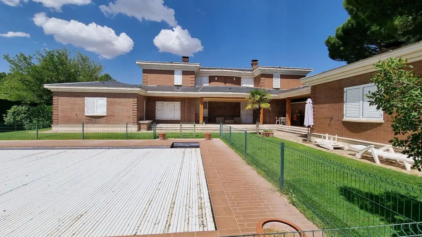Vista exterior de Casa o xalet en venda en Boecillo amb Jardí privat, Terrassa i Traster